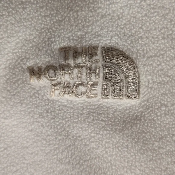 The North Face Classic White TKA 100 Fleece Pullover - Picture 3 of 5